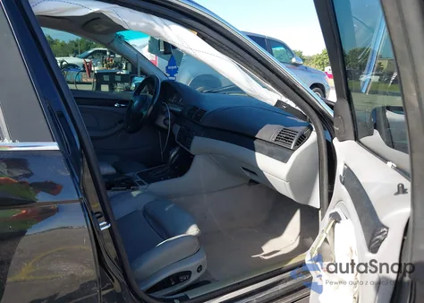 2004 BMW 330 z USA, uszkodzony, nr VIN WBAEV534X4KM34307